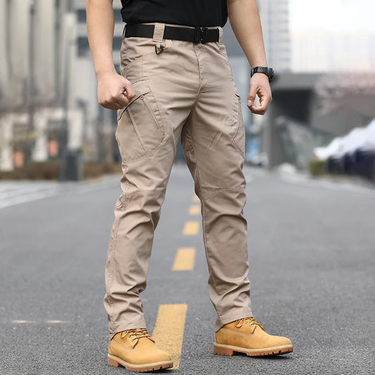 Men's multi-pocket and wear-resistant pants.