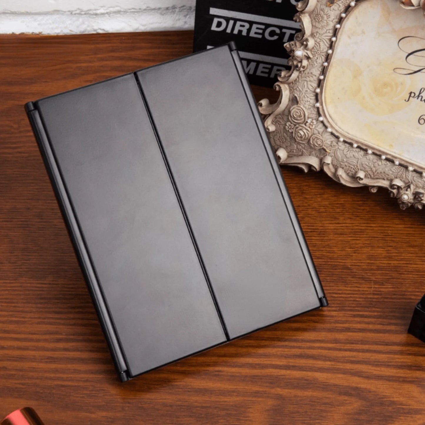 Portable LED Light Mirror Vanity Lights Compact Make Up Pocket Mirrors, Household Vanity Cosmetic Hand Folding LED Mirror.