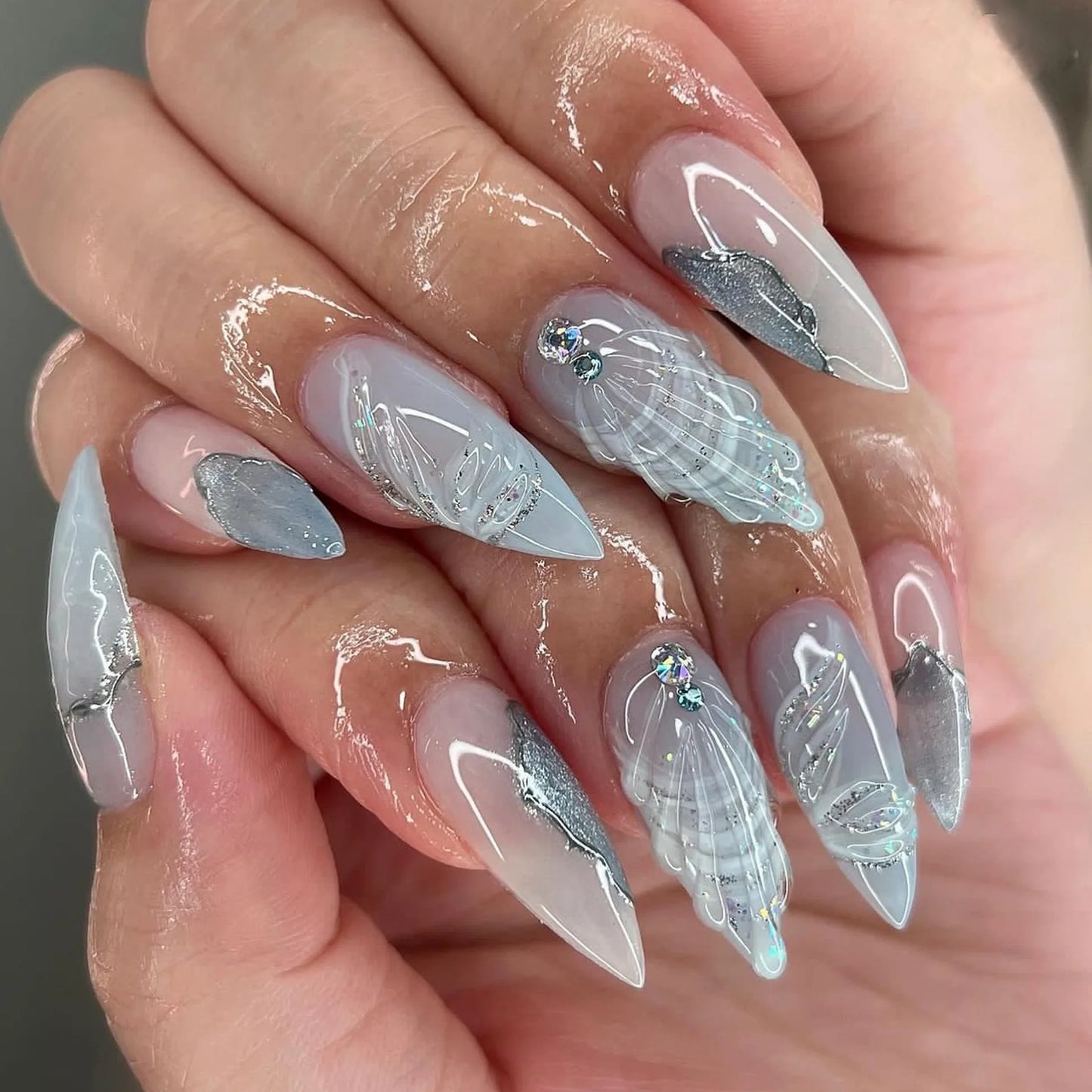 24pcs Silver Metal Lines Press on Medium Almond Shell Pearl Nail