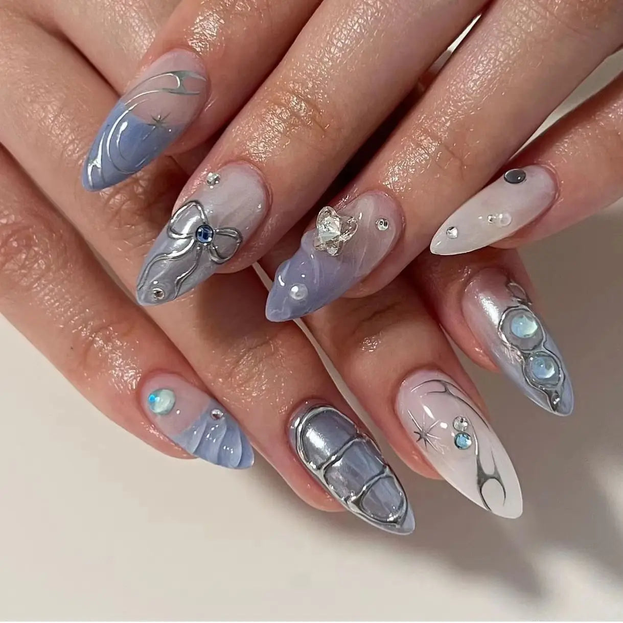 24pcs Silver Metal Lines Press on Medium Almond Shell Pearl Nail